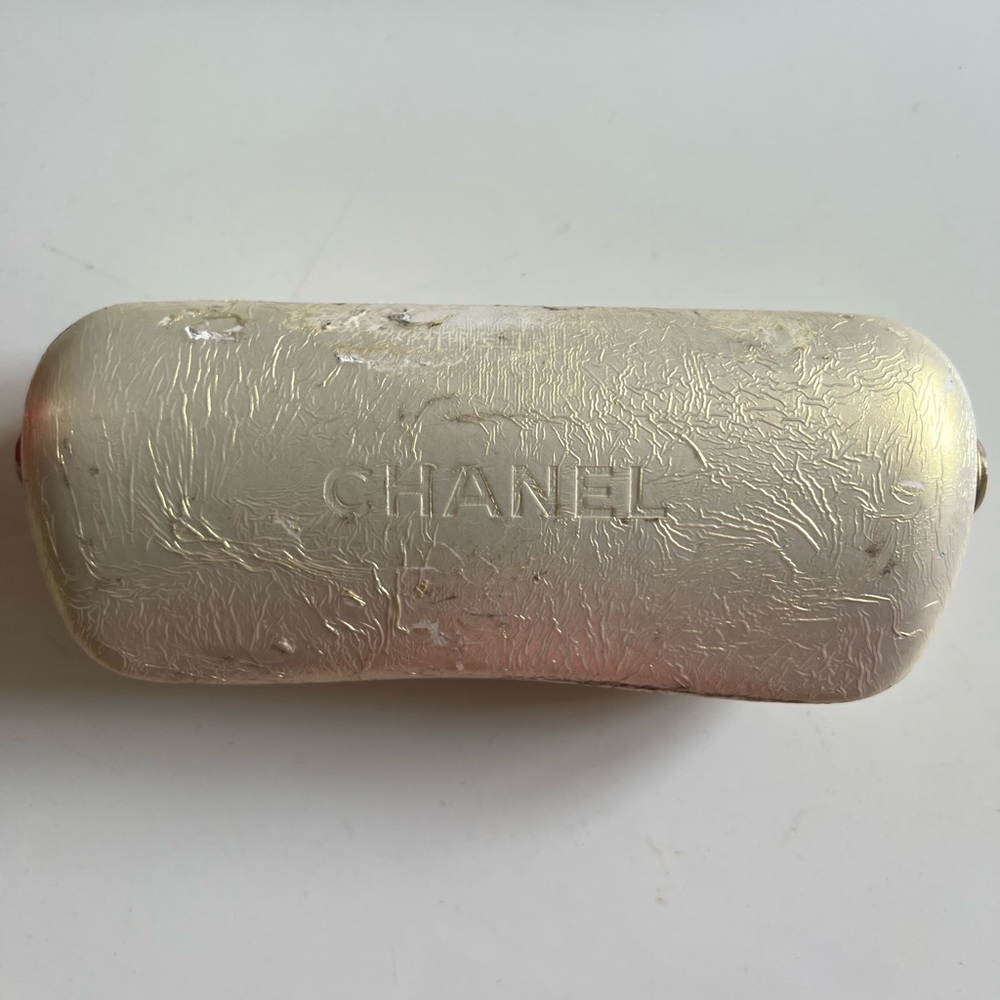 Chanel Hard Case Clam Shell Eyeglass Glasses Case Off-White Pearlized Luster